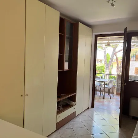 And Pools * דסנזאנו דל גארדה